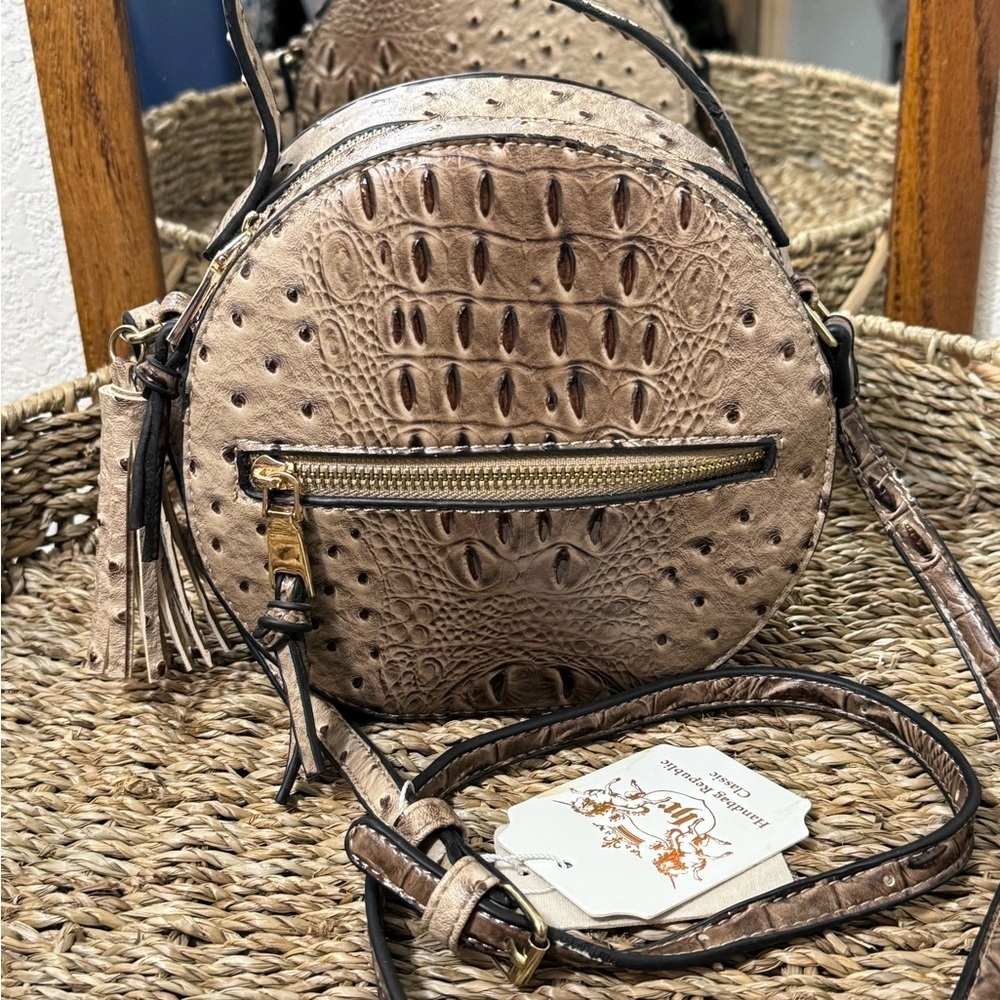 Chic Croc-Embossed Round Crossbody Bag